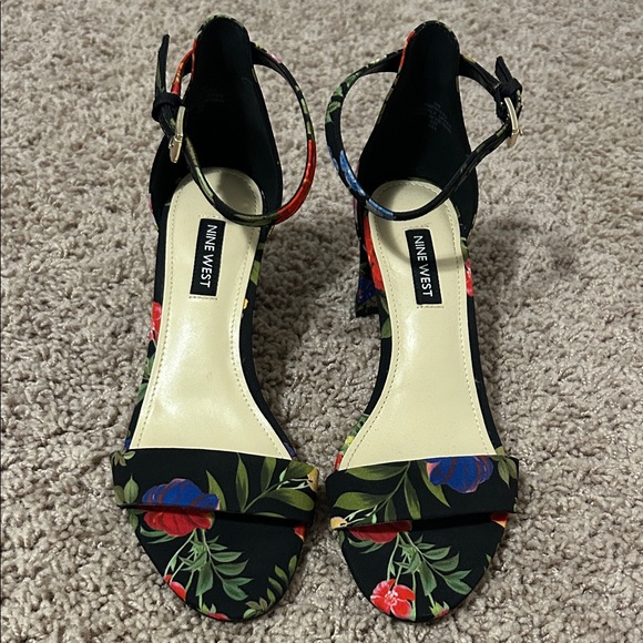 Nine West Shoes - Nine West Black Floral Heels